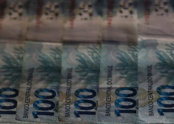 Benefício de R$ 2.500 é pago para famílias de baixa renda neste estado