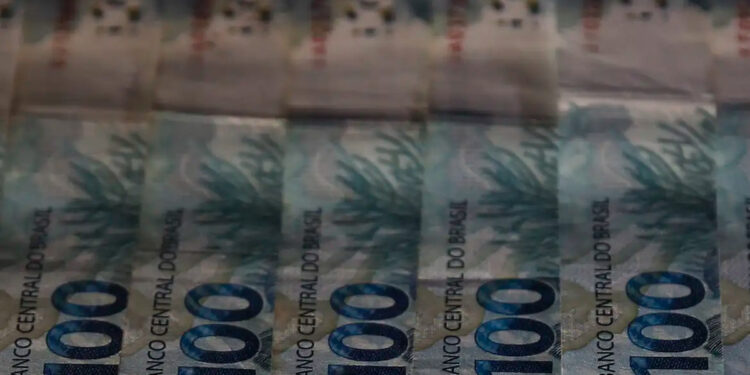 Benefício de R$ 2.500 é pago para famílias de baixa renda neste estado