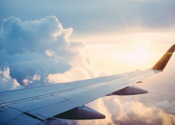 Quem é aposentado pelo INSS pode comprar passagem aérea por até R$ 200 caso não tenha viajado de avião no último ano