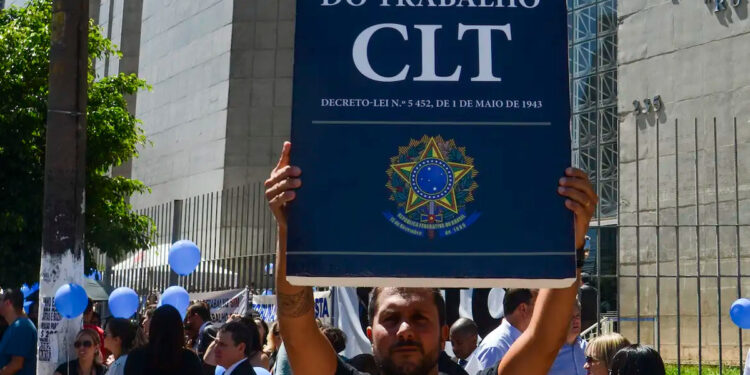 O que acontece quando o trabalhador CLT tem mais de 5 faltas injustificadas?
