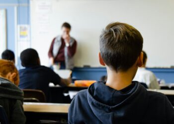 Alunos brasileiros podem ter aulas estendidas até fevereiro de 2027 nesta capital brasileira