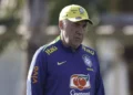 Barcelona mira dois zagueiros brasileiros que Ancelotti deixou fora da Copa para se reforçar