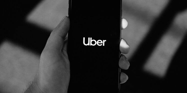 Uber adiciona duas novas regras para os motoristas poderem atuar na categoria Comfort