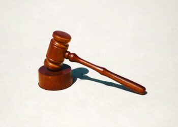 Qualquer processo em que você entre dá direito à Justiça gratuita?