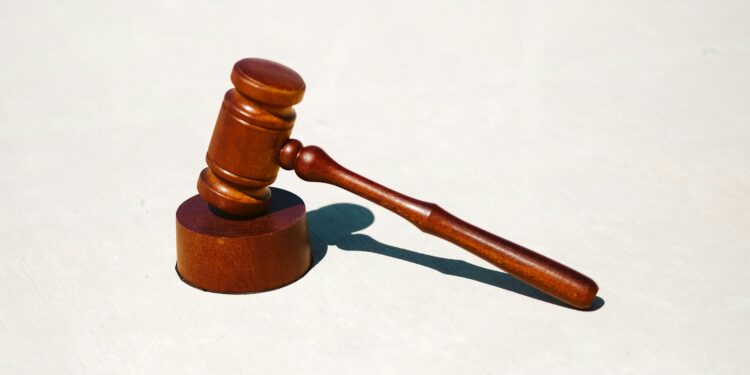 Qualquer processo em que você entre dá direito à Justiça gratuita?