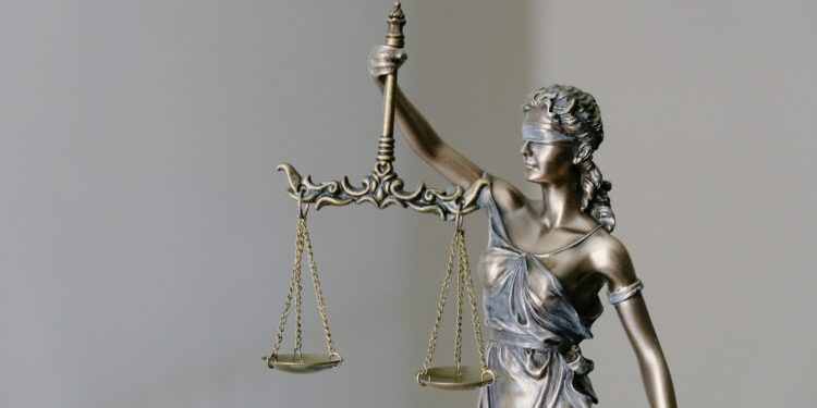 Qualquer processo em que você entre dá direito à Justiça gratuita?
