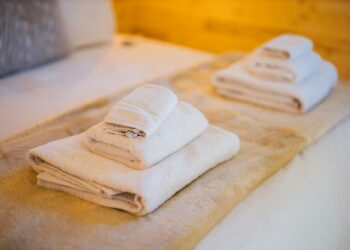 Levar embora a toalha do hotel é crime ou faz parte da diária?