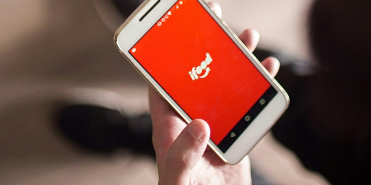 Enquanto Governo oferece dinheiro para motoristas de aplicativo trocarem de veículo, iFood paga 90% da CNH de entregadores
