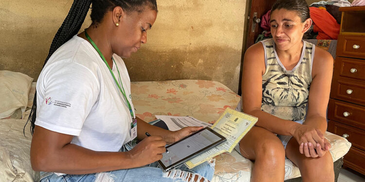 Beneficiários do Bolsa Família precisam receber visita em casa para garantir a permanência do benefício