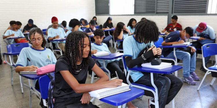 Benefício do Programa Todo Jovem na Escola paga até R$ 8.250 para estudantes do Ensino Médio