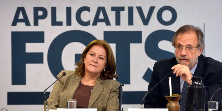Brasileiros vão receber valor extra do lucro do FGTS até 31 de agosto: veja quem tem direito