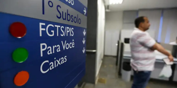 Brasileiros de 34 cidades podem solicitar benefício de até R$ 6,2 mil do FGTS