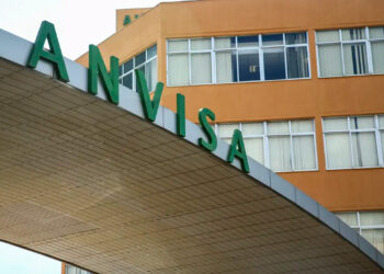 Anvisa alerta para golpes com famosos e médicos criados por IA na venda de remédios e suplementos