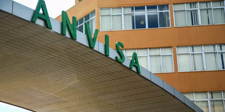 Anvisa alerta para golpes com famosos e médicos criados por IA na venda de remédios e suplementos