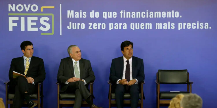 Quem estudou com o FIES agora pode conseguir um benefício para abrir o próprio negócio