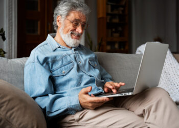Contran libera que idosos com 60 anos ou mais solicitem benefício pouco conhecido pela internet
