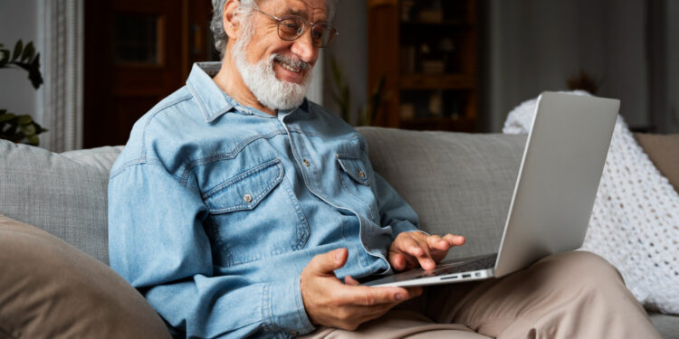 Contran libera que idosos com 60 anos ou mais solicitem benefício pouco conhecido pela internet