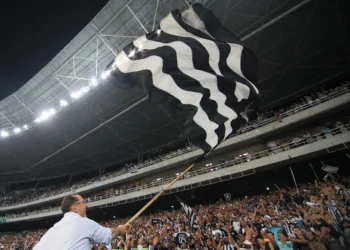 Botafogo assina com zagueiro até 2030; já Cruzeiro rejeita negociar lateral