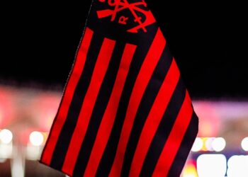 Flamengo vende zagueiro para clube turco e negocia atleta de 50 milhões de euros com o Porto