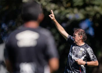 Santos fez a limpa e dispensou 3 jogadores em uma semana