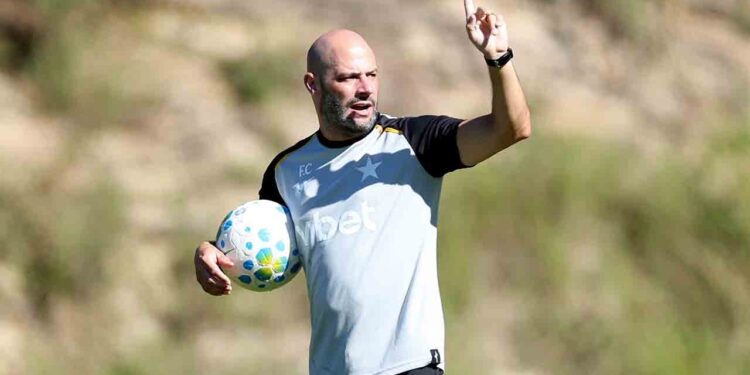Botafogo vende jogador por R$ 20,5 milhões e contrata volante por R$ 8,8 milhões