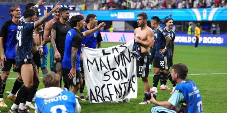 Argentina vai ser excluída da próxima Copa do Mundo após estender a faixa “As Malvinas são argentinas”?