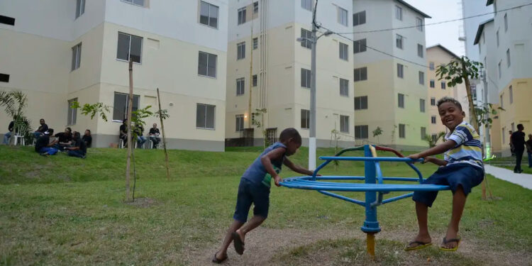 Com R$ 1 trilhão disponível, o Minha Casa, Minha Vida beneficia diversas famílias brasileiras