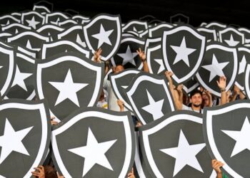 Botafogo encaminha a saída de dois jogadores e a contratação em definitivo de um zagueiro