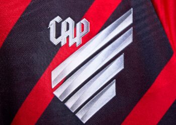 Athletico compra atacante por R$ 41 milhões e negocia com zagueiro do Grêmio