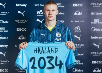 Haaland recebe no Manchester City oito vezes mais que Rayan no Bournemouth