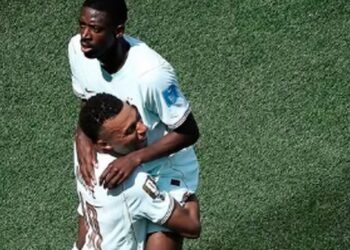 Enquanto Dembélé ganha R$ 8,8 milhões, Mbappé recebe bem mais no Real Madrid