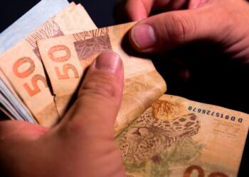 Famílias com renda per capita mensal igual ou inferior a R$ 810,50 conseguem receber R$ 150 por meio deste benefício