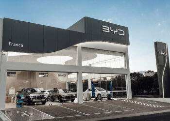 BYD vai lançar substituto do Onix com sistema híbrido para concorrer também com o Polo