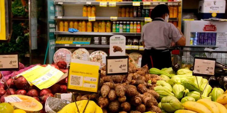 3 tipos de alimentos ficaram mais baratos em junho de 2026