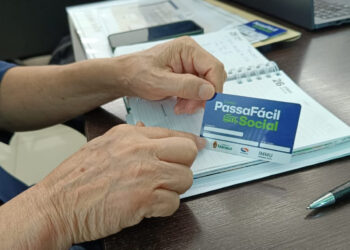 Cartão Passe Fácil Estudantil é distribuído para custear o transporte escolar de estudantes neste estado