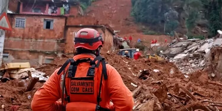 Benefício de até R$ 7,3 mil para os brasileiros é liberado em duas cidades por meio do Auxílio Reconstrução