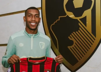 Haaland recebe no Manchester City oito vezes mais que Rayan no Bournemouth