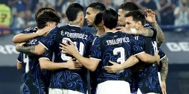 Argentina vai ser excluída da próxima Copa do Mundo após estender a faixa “As Malvinas são argentinas”?