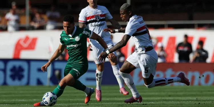 Palmeiras encaminha contratação de atacante e São Paulo negocia chegada de zagueiro do Porto