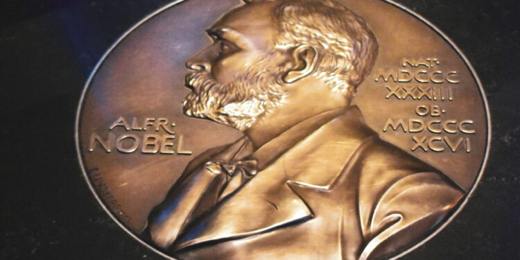 Ganhou o Prêmio Nobel e apontou os benefícios do Pix para os brasileiros