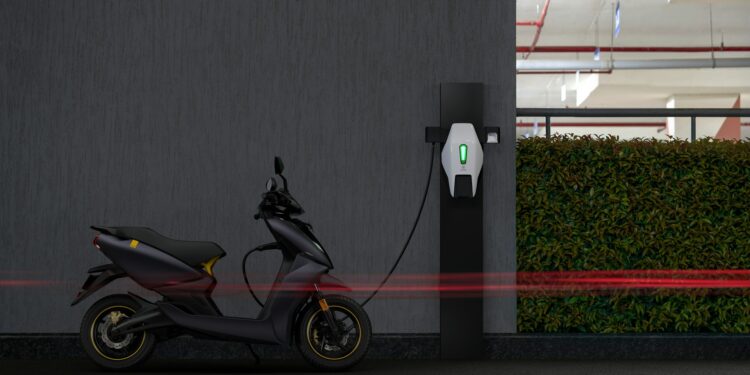 Nova moto elétrica com porta-malas quer substituir os carros no Brasil