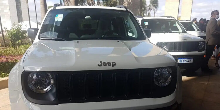 Carros com placas de final 1, 2 e 3 são avisados pelo Detran sobre novo prazo até 17 de julho para realizar o licenciamento neste estado