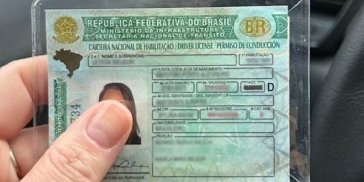 Detran convoca brasileiros que se inscreveram para tirar a CNH de graça neste estado
