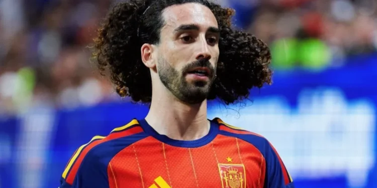 Cucurella leva 45 minutos para cuidar do cabelo diariamente