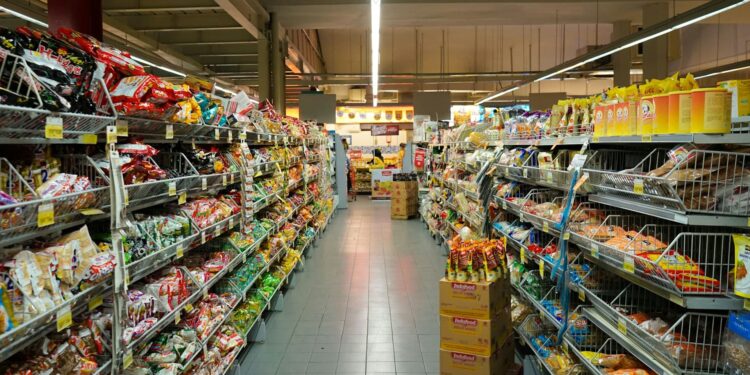 Nova lei para os supermercados muda a rotina de quem vai às compras na Bahia