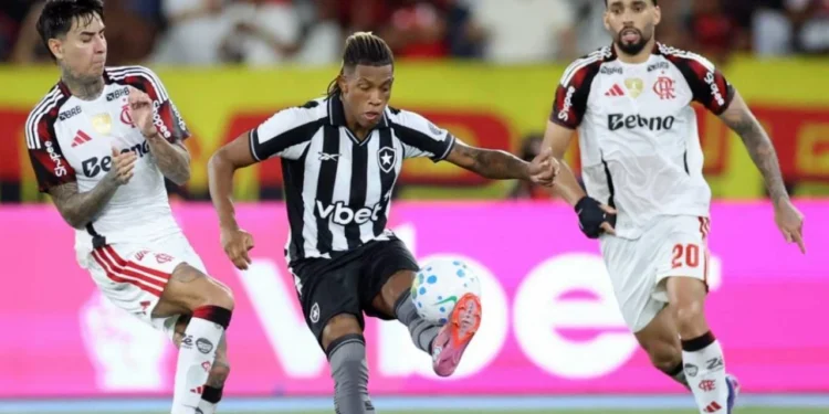 Botafogo contrata novo lateral; já o Flamengo fica perto de contratar estrela da Copa do Mundo