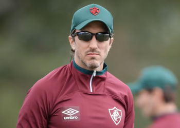 Fluminense encaminha acordo com dois meio-campistas de uma só vez