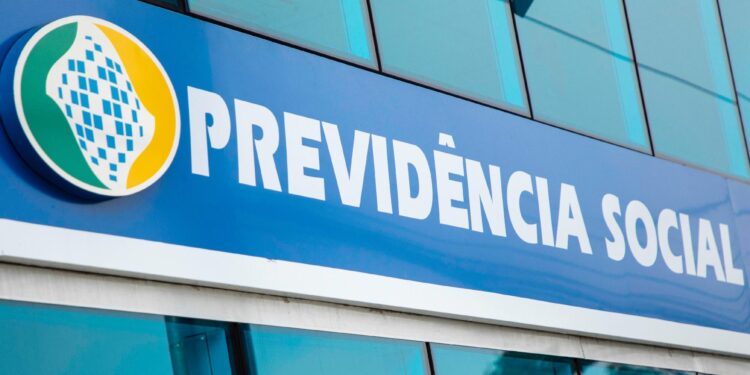 Quem está isento com a nova regra do INSS?