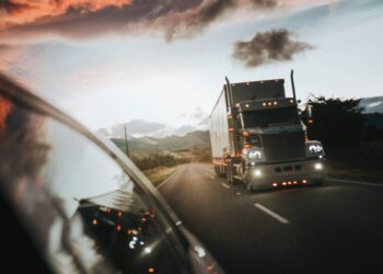 Maiores caminhões do Brasil com 60 metros e 250 toneladas ganham autorização para circular após liberação da Senatran