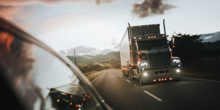 Maiores caminhões do Brasil com 60 metros e 250 toneladas ganham autorização para circular após liberação da Senatran